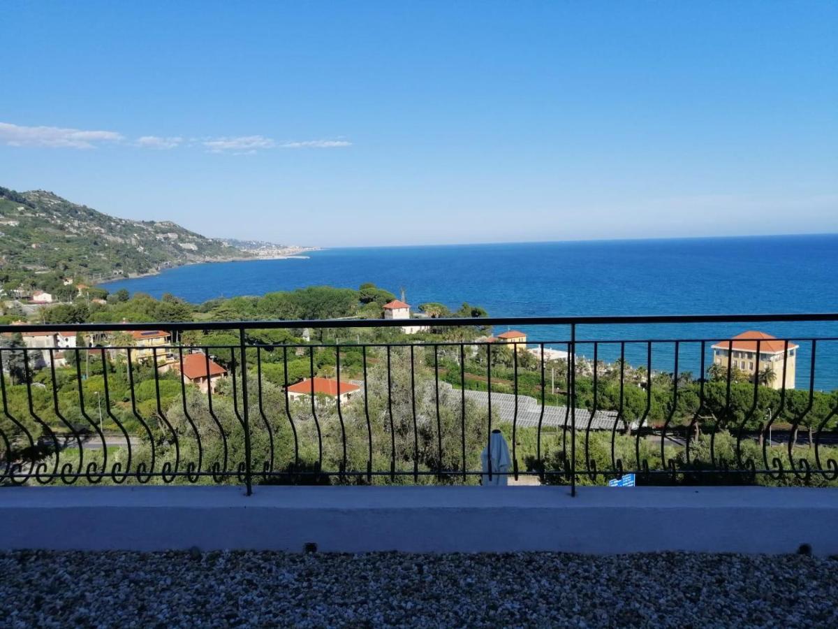 Agriturismo Un Mare Di Fiori เวนติมิญา ภายนอก รูปภาพ