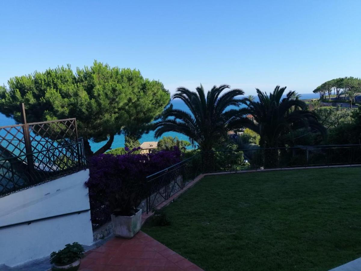 Agriturismo Un Mare Di Fiori เวนติมิญา ภายนอก รูปภาพ