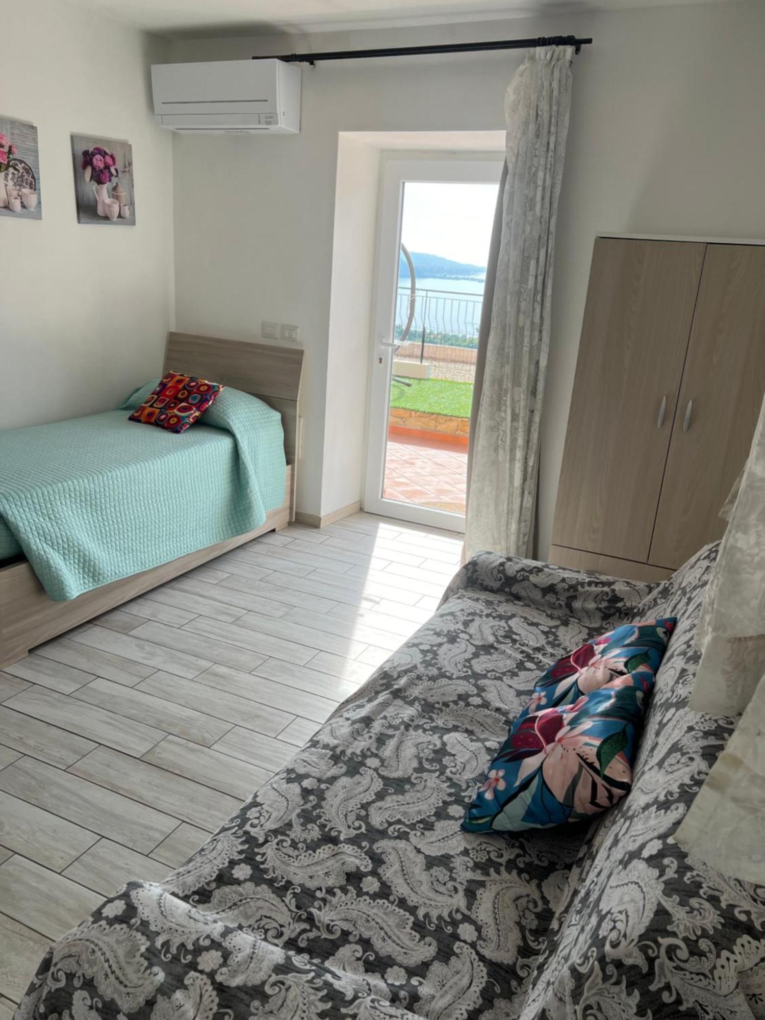 Agriturismo Un Mare Di Fiori เวนติมิญา ภายนอก รูปภาพ