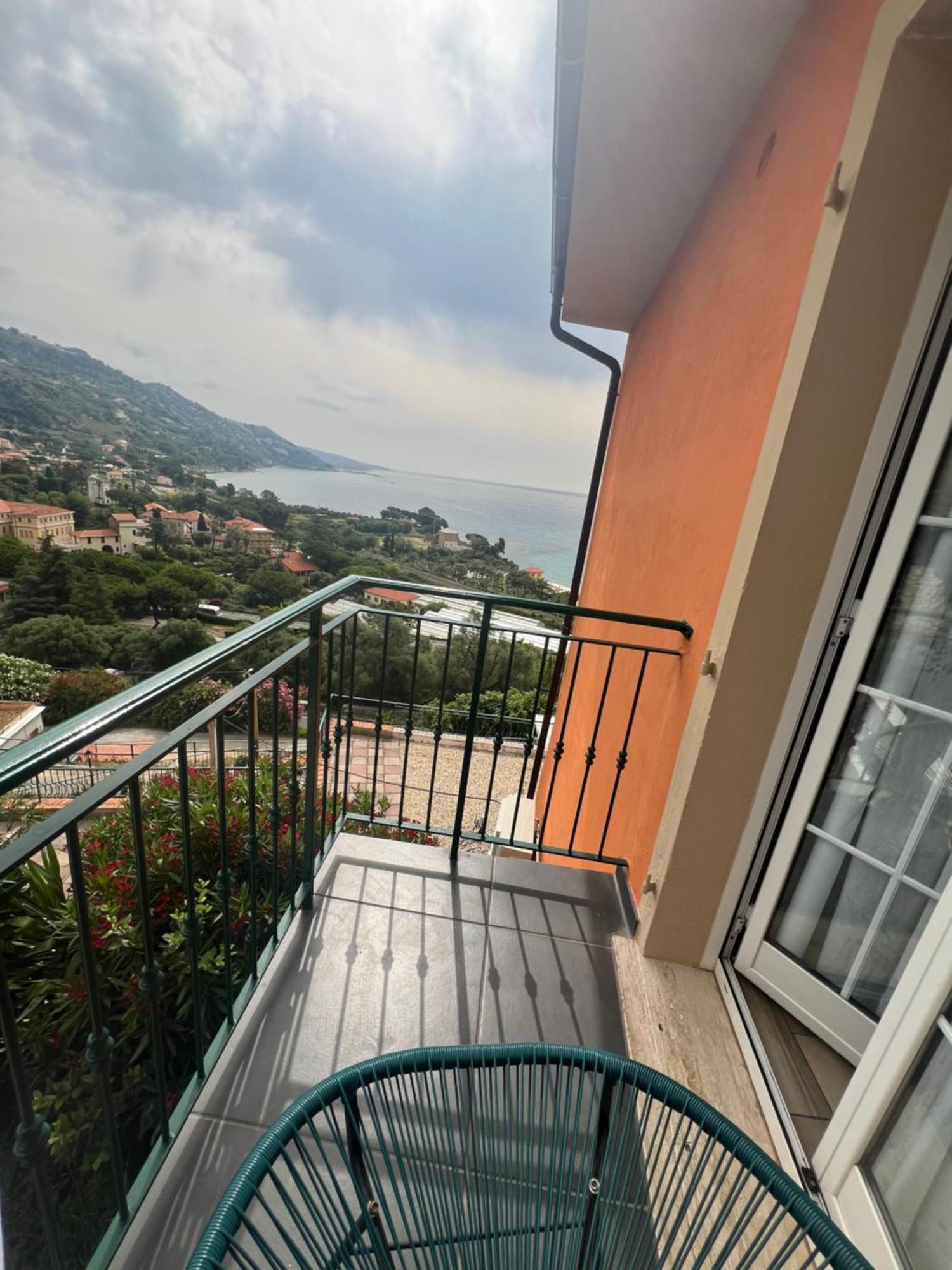 Agriturismo Un Mare Di Fiori เวนติมิญา ภายนอก รูปภาพ