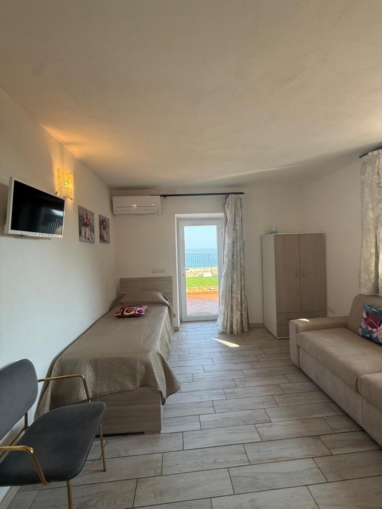 Agriturismo Un Mare Di Fiori เวนติมิญา ภายนอก รูปภาพ