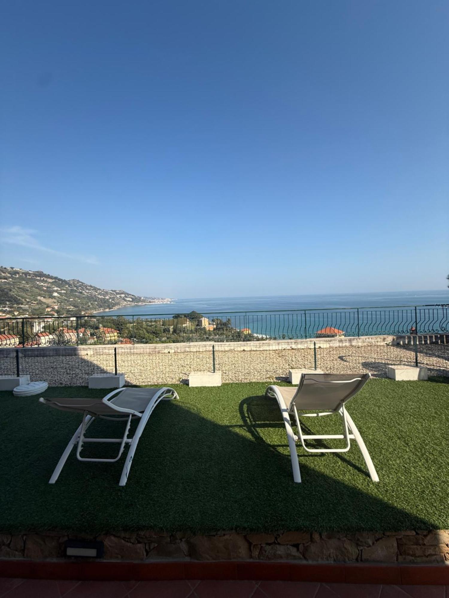 Agriturismo Un Mare Di Fiori เวนติมิญา ภายนอก รูปภาพ
