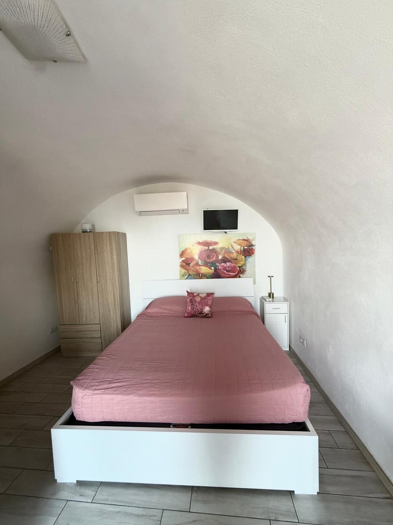 Agriturismo Un Mare Di Fiori เวนติมิญา ภายนอก รูปภาพ