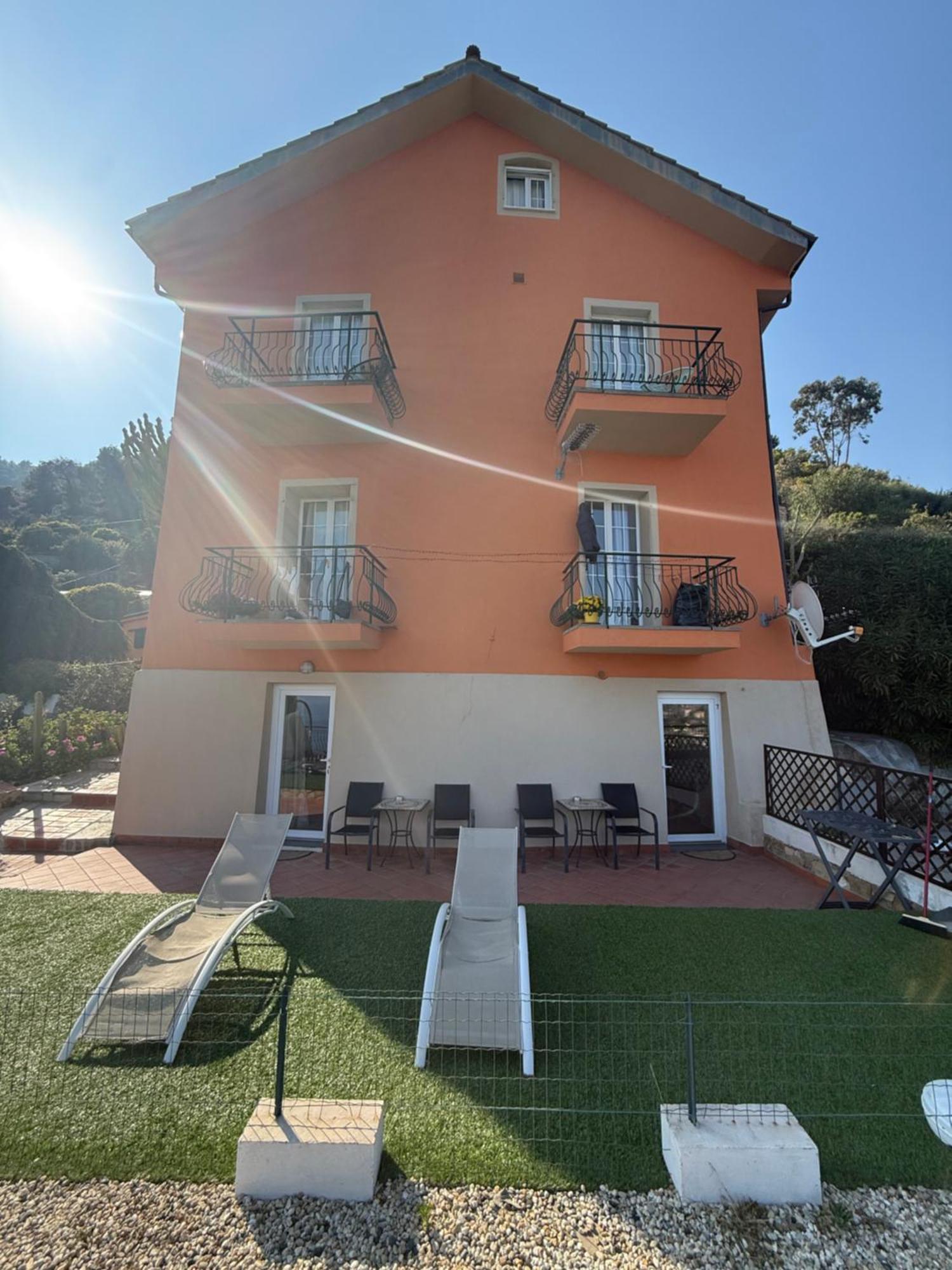 Agriturismo Un Mare Di Fiori เวนติมิญา ภายนอก รูปภาพ