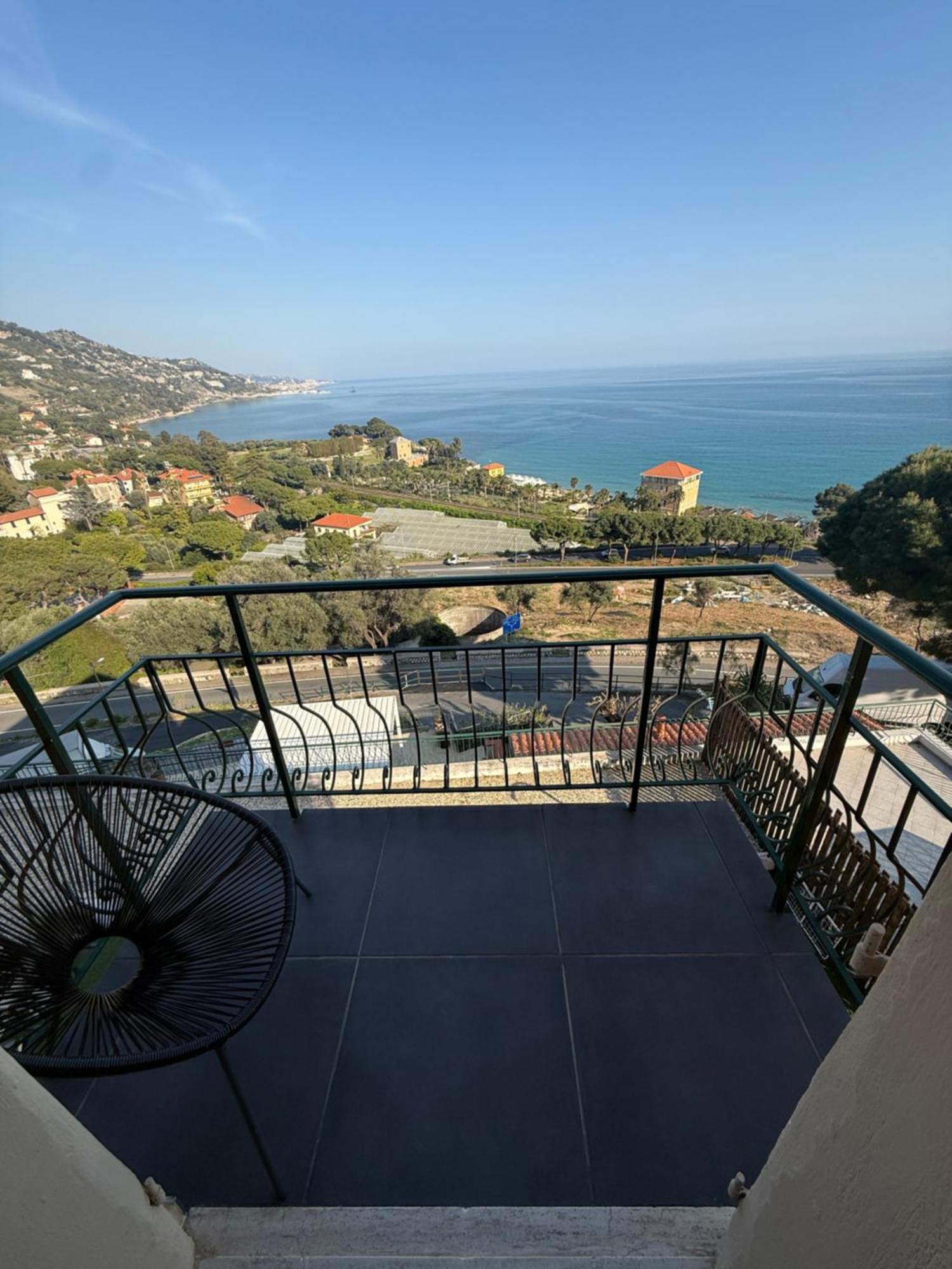 Agriturismo Un Mare Di Fiori เวนติมิญา ภายนอก รูปภาพ