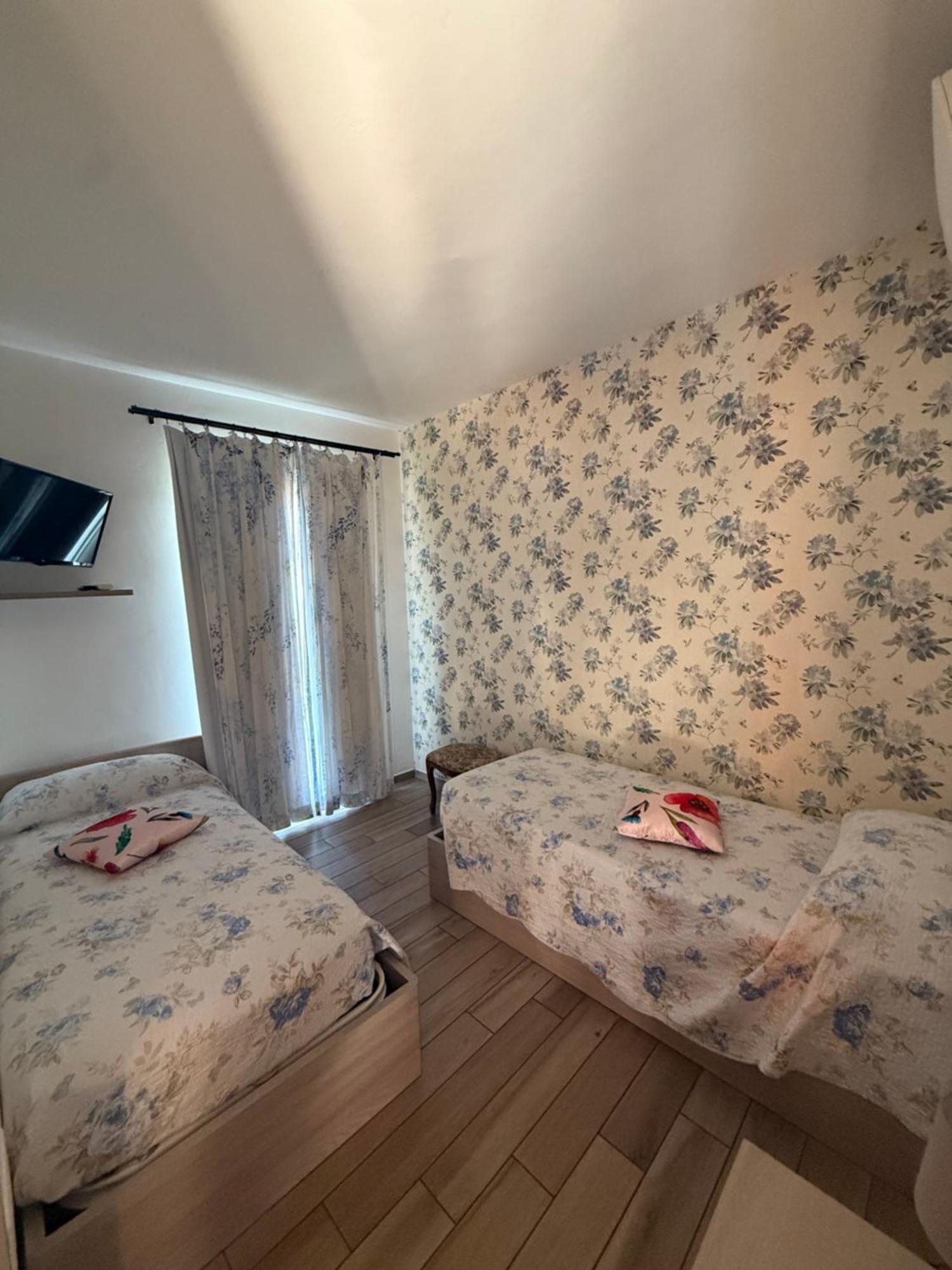 Agriturismo Un Mare Di Fiori เวนติมิญา ภายนอก รูปภาพ