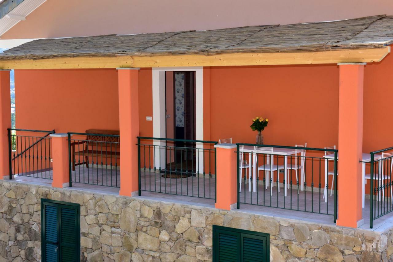 Agriturismo Un Mare Di Fiori เวนติมิญา ภายนอก รูปภาพ