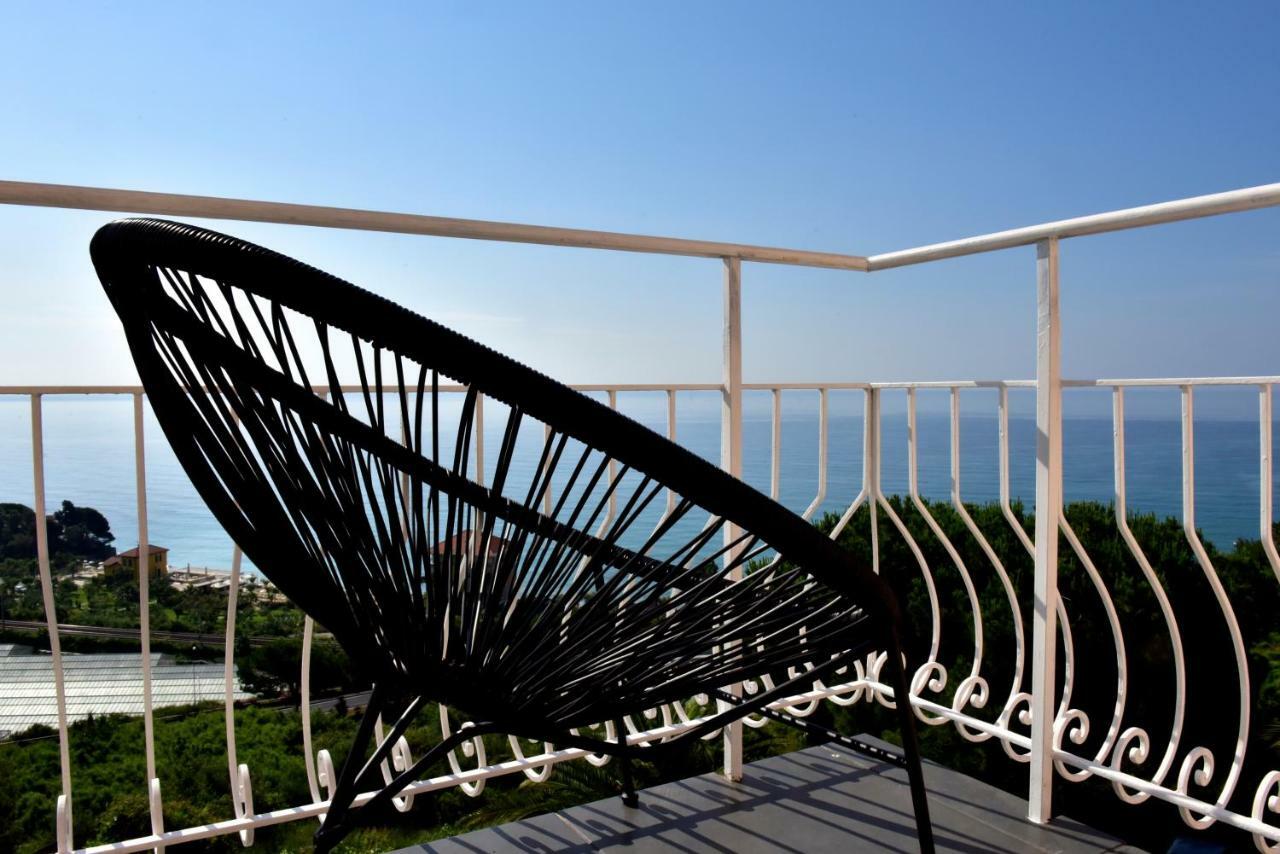 Agriturismo Un Mare Di Fiori เวนติมิญา ภายนอก รูปภาพ