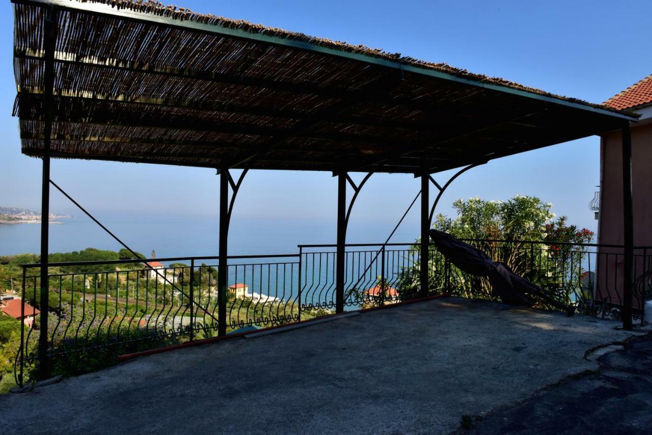 Agriturismo Un Mare Di Fiori เวนติมิญา ภายนอก รูปภาพ