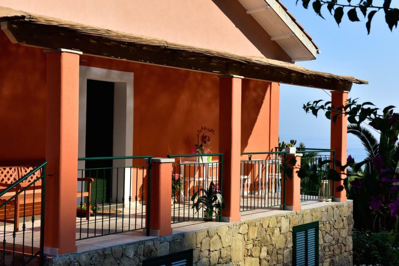 Agriturismo Un Mare Di Fiori เวนติมิญา ภายนอก รูปภาพ